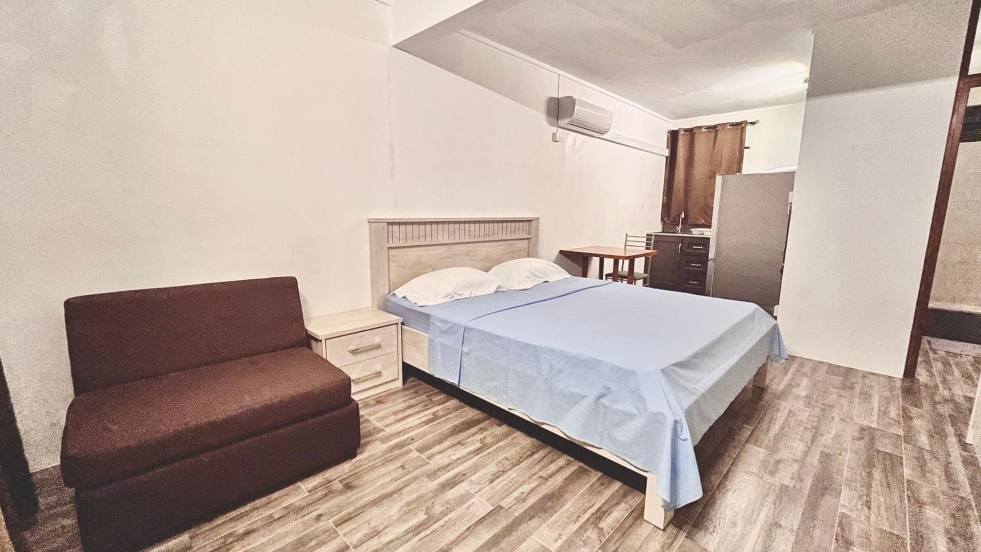 Ebony Apartment & Studio ลากูแล็ตต์ ภายนอก รูปภาพ